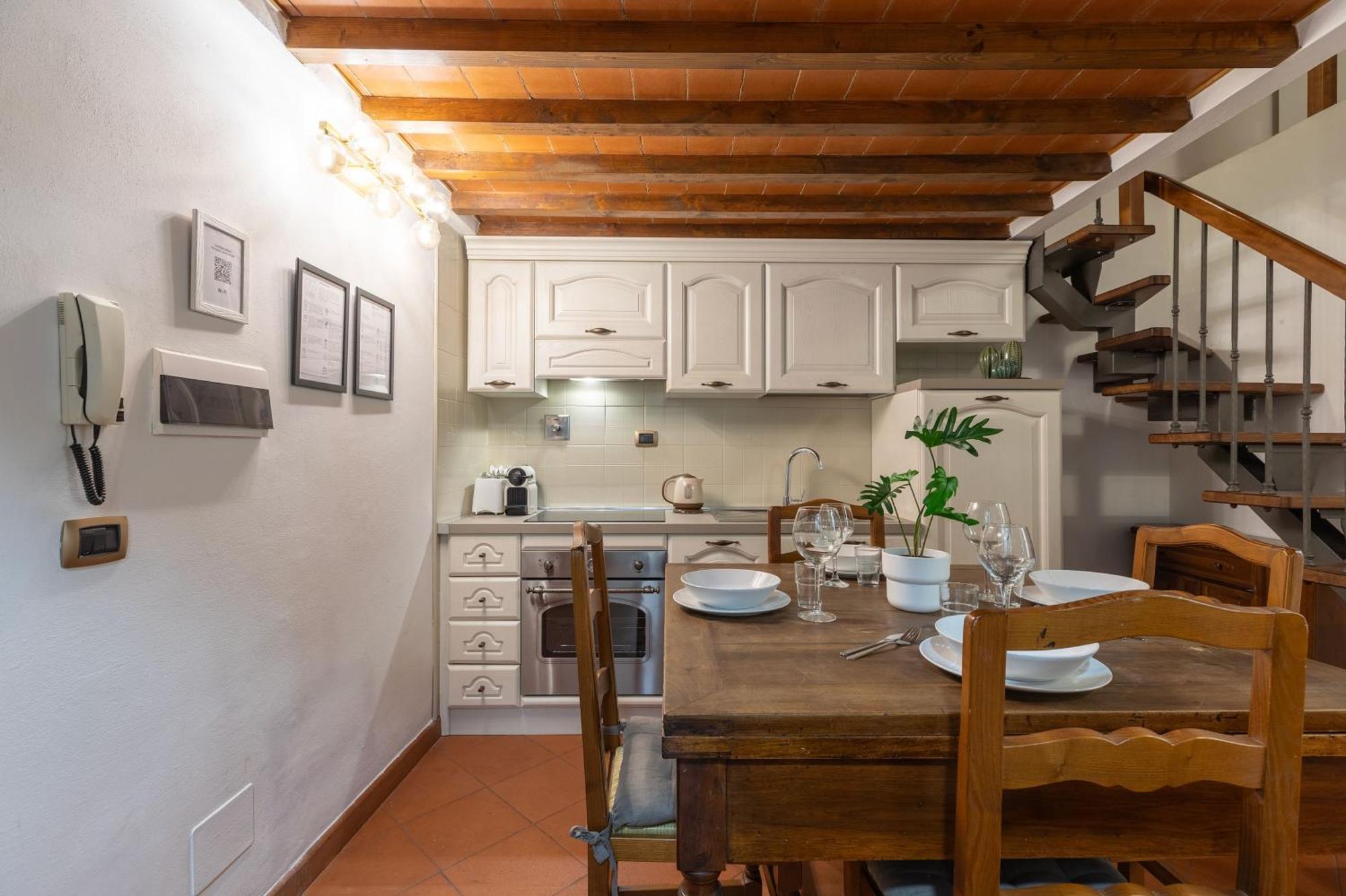 Dimora Storica Uffizi & Ponte Vecchio Apartment