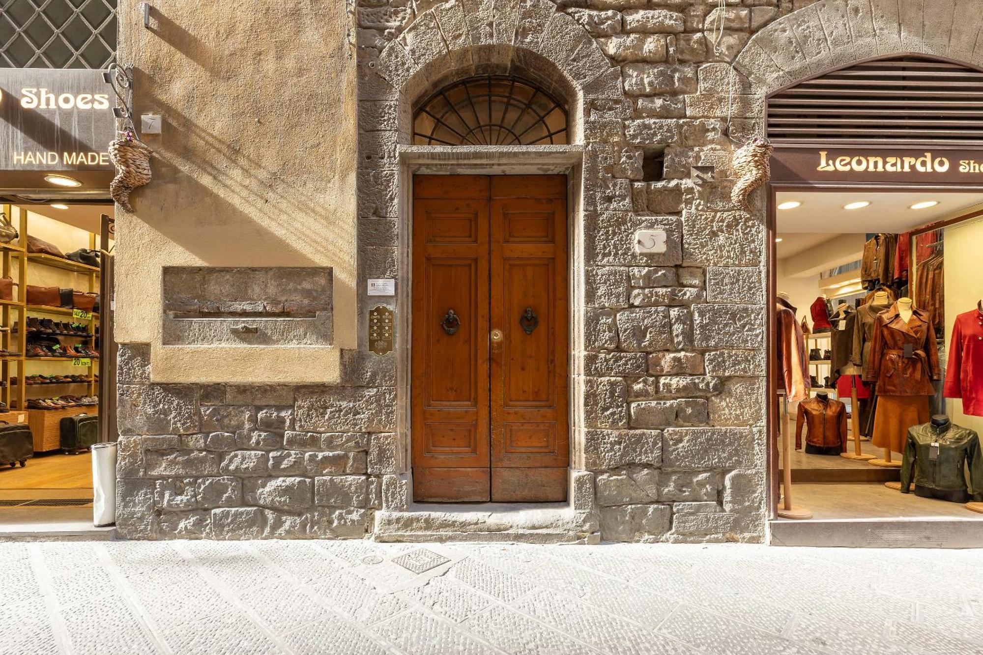 Dimora Storica Uffizi & Ponte Vecchio Apartment Florence