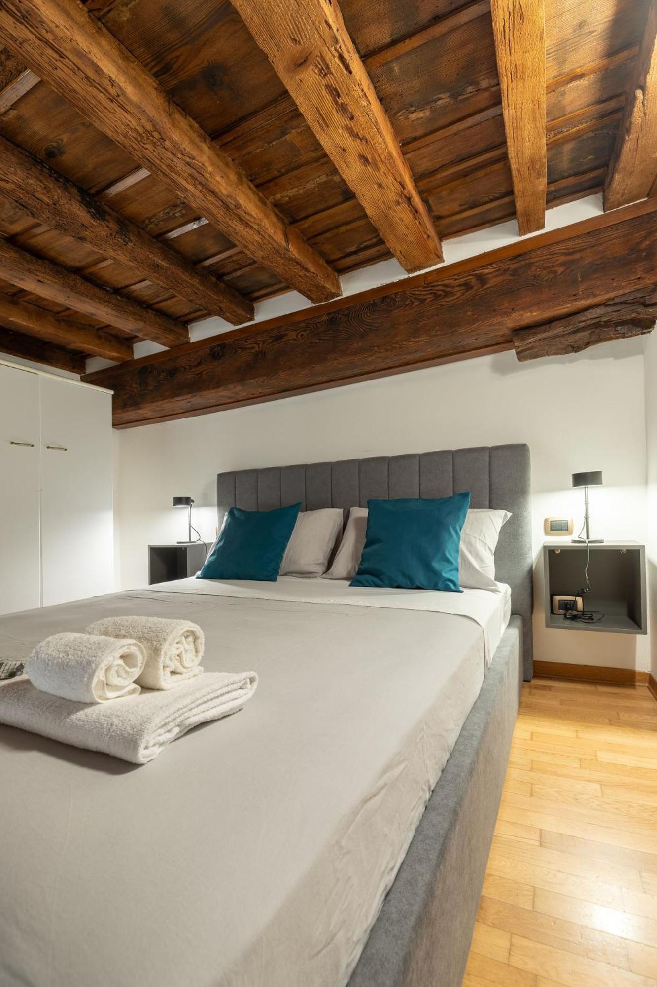Dimora Storica Uffizi & Ponte Vecchio Apartment Florence